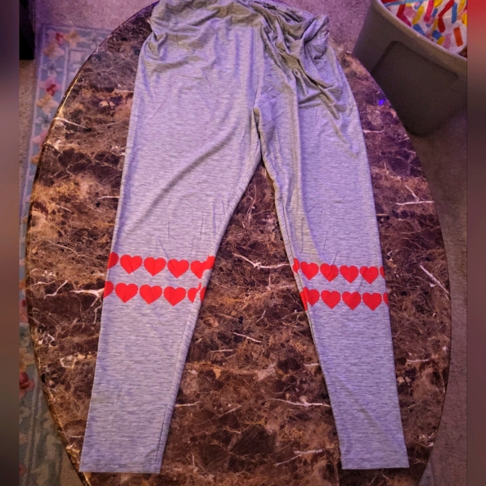 Lularoe TC2  Heathered Gray Solid Heart Leggings Red  Hearts Rare HTF